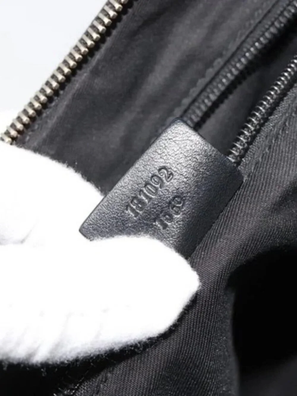 GUCCI GG Crystal Shoulder Bag Coated Canvas Black Gold 181092 Auth 182213 - Picture 14 of 16